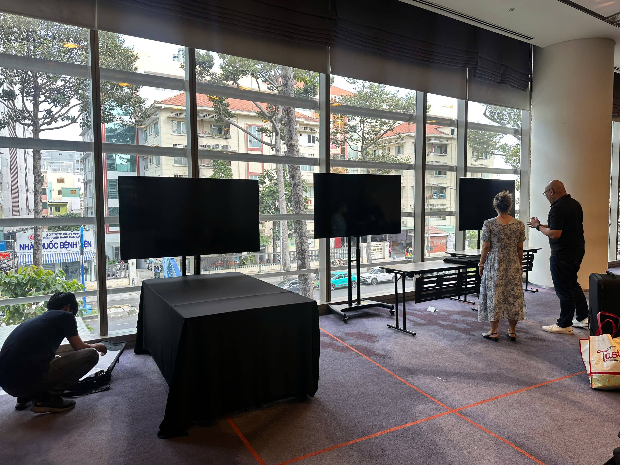 Cho thuê tivi 65 inch giá rẻ tại TP.HCM