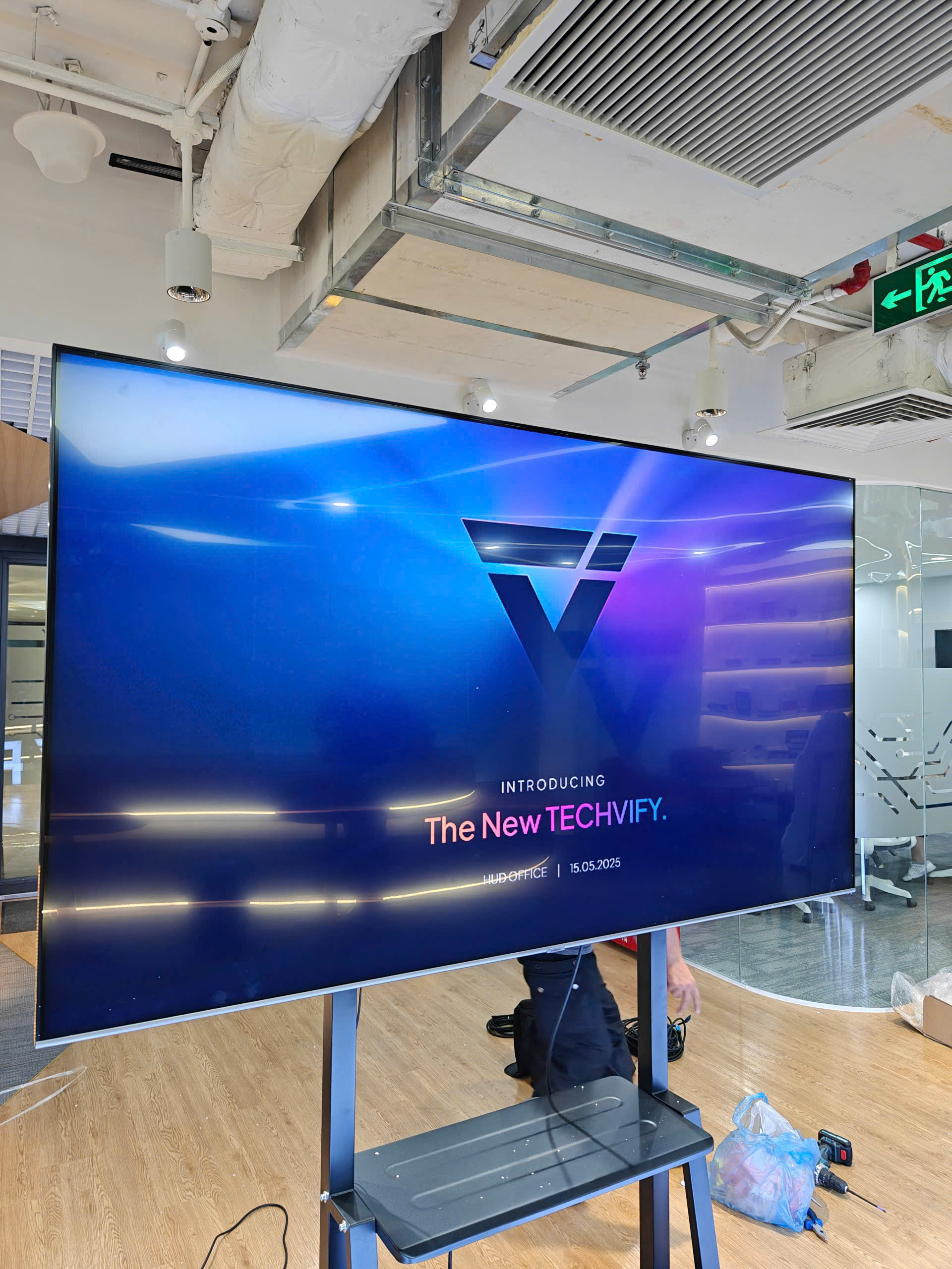 Cho thuê tivi 75 inch công ty
