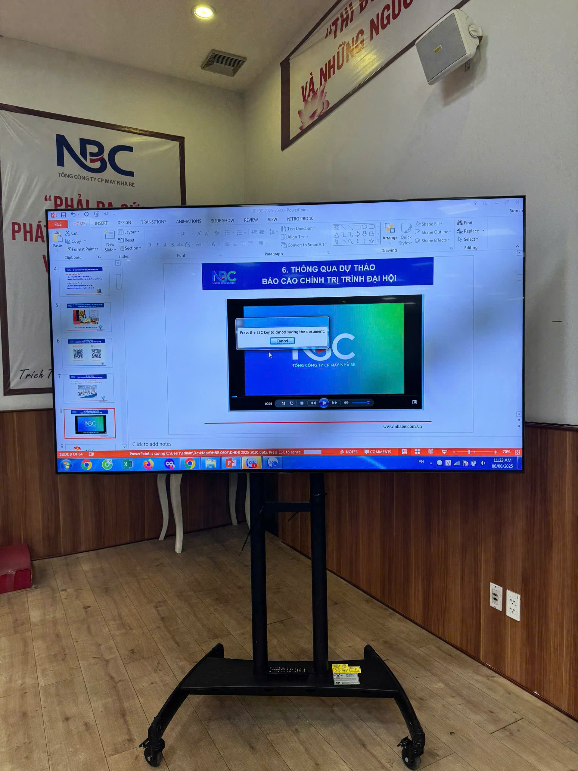 Cho thuê tivi 85 inch đại hội doanh nghiệp